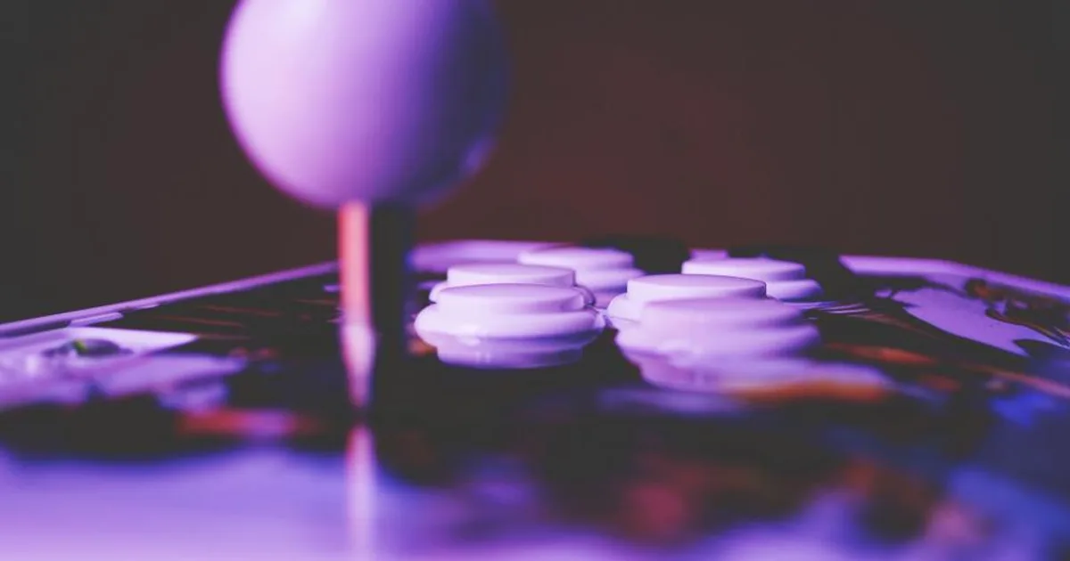 Ilustração de gamificação no marketing com elementos de jogo, pontos e recompensas para engajar clientes